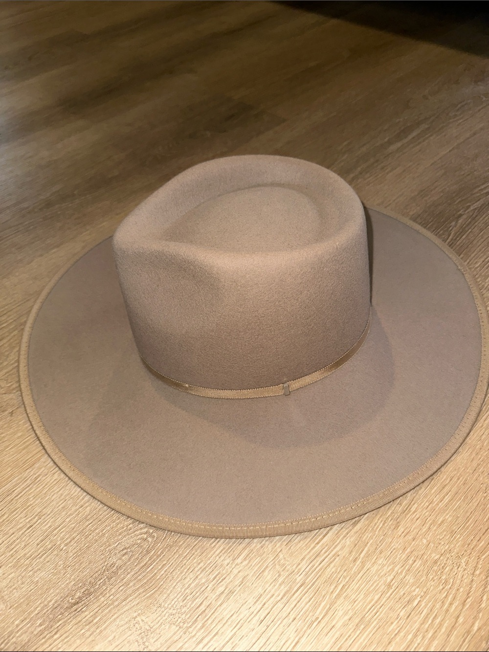 Women’s wide brim hat